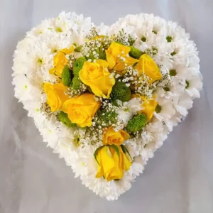 Heart small closed half sgle half dble base yellow gn wh spray