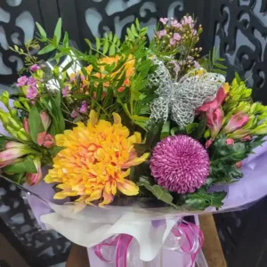 Flower arrangements handtie bouquet Timeless Flowers and Treats ht08 square