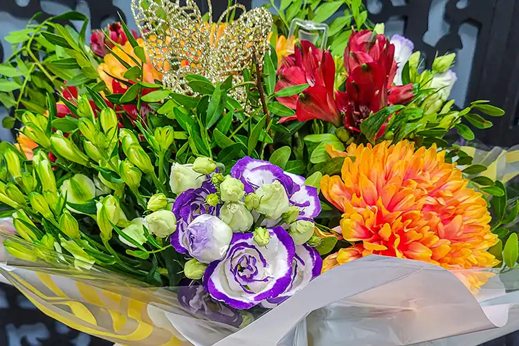 fresh flowers - hand-tie bouquet